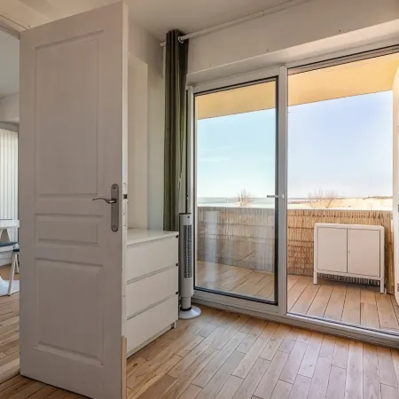 Premium oceanfront apartment. Ideal for couples or small families.