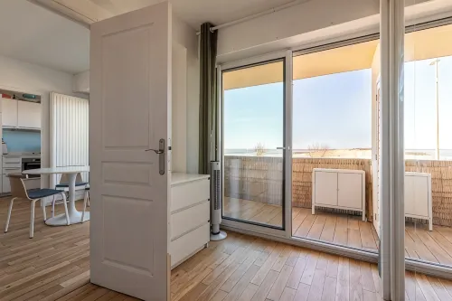 Premium oceanfront apartment. Ideal for couples or small families.