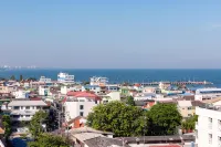 City Beach Resort - Mountain view