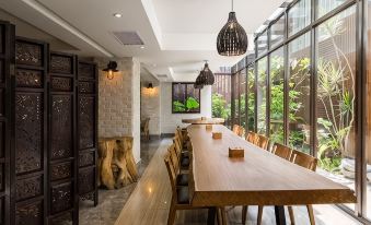 Lan Kwai Fong Garden Hotel