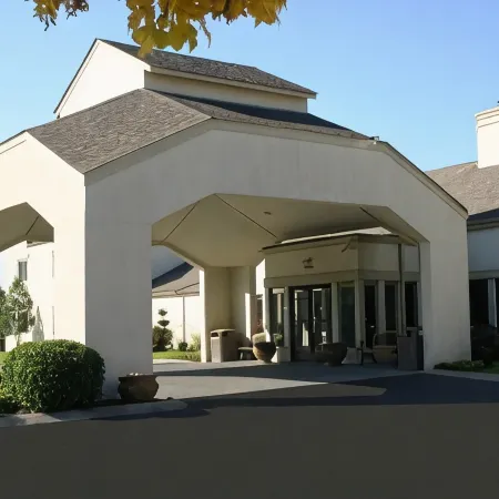 Club Hotel Nashville Inn & Suites Отели рядом с достопримечательностью «Опри Миллс»