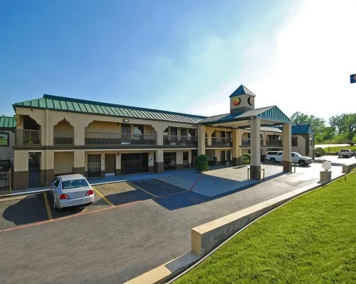 Quality Inn Mt. Pleasant Hotels in Titus County