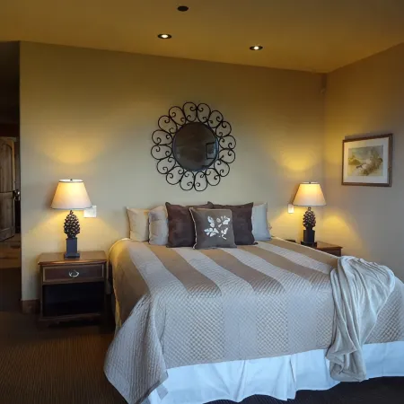 8 Bedrooms, Sleeps 18, 12 bath, Movie theater, Spa, Hot tub, ELEVATOR