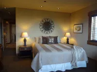 8 Bedrooms, Sleeps 18, 12 bath, Movie theater, Spa, Hot tub, ELEVATOR