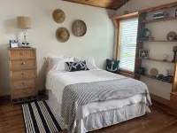 Waterfront retreat with boat dock & private ramp right off the river - 2 stjerner
