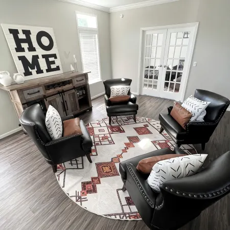 The Last Stand Farmhouse! Beautiful kitchen, TV room, AC, WiFi in Okeechobee