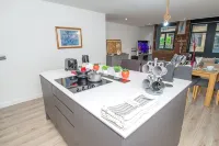 Contractors and Family-Friendly Apartment| Fast Wi-Fi and Free Parking - พร้อมWifi