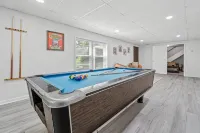 Experience Serenity on Broadway Lake in this beautiful 3 bedroom home - 4 ดาว