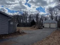 Cozy Modern 4Br Retreat on 1.5 Private Acres Near Yale & Trails Hotels in Hamden
