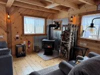 Cozy cabin on 30 acres just minutes from The Wilds with AC, WiFi - Alphydda