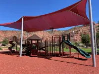 Serene Downtown Kanab Adventure Hub for Zion, Bryce, Lake Powell w/Hot Tub, Yard