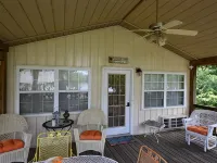Superb 2-bedroom house on the Tennessee River. Hotels in Perry County