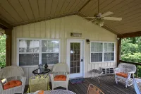 Superb 2-bedroom house on the Tennessee River. - Wi-Fi