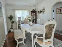 Discounted Charming 2-Bedroom Main-Level Triplex in Rochester - บังกะโล