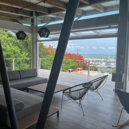 Stunning ocean front villa with pool and power generator. 10min drive to beach