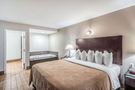 Quality Inn & Suites Near Downtown Bakersfield