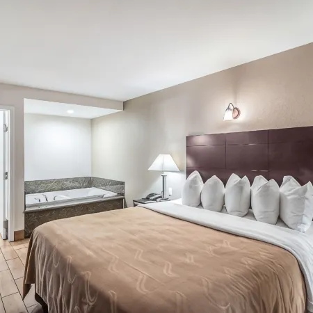 Quality Inn & Suites Near Downtown Bakersfield
