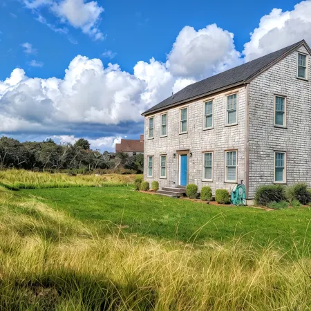 Beautiful 4 bed with Pool + Spa