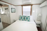 Aqua Lodge Houseboat "Yellow Tail " - Laiva