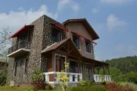 Degung Hillside - parking