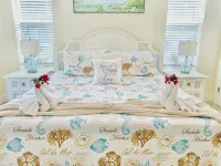 Hidden Treasure - Near Beach-Pool- Private CuldeSac - Dock Rental - 10% Off Week - balcony