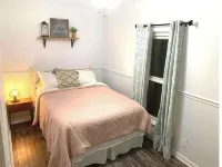 Bison Hall 3, no cleaning fee. 1 block from Harding - 3-Star