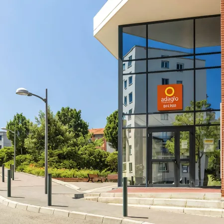 Aparthotel Adagio Access Toulouse Jolimont Отели рядом с достопримечательностью «Новый мост»