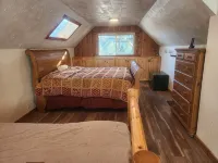 Cabin on a working homestead in Heron, Mt.  " Heifer, Pork and Pecker Farm" - Chalets