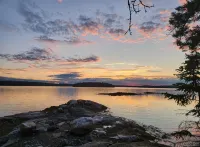 Newly renovated waterfront cottage with spectacular sunset views
