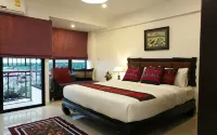 The Xym Hotel - Rooftop Pools