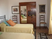Old "borgo" in Maremma among olive groves, etruscan treasures, lake and sea.WIFI