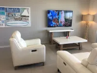BEACH  Luxury Upmarket 2B 2B unit, OCEAN VIEWS!  250m to BUDDINA BEACH! - Pools