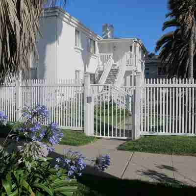 Chic Beach Apartment..Steps to the sand! Hotel Exterior