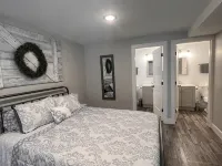 Newly remodeled home in Historic Hermann Wine Counrtry. Hotels in Hermann