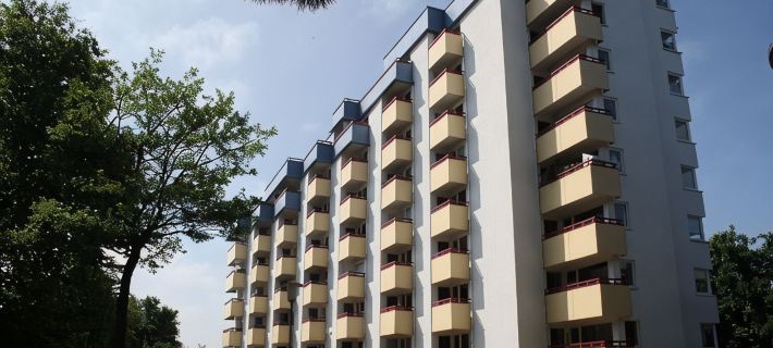 Family friendly apartment with 2 bedrooms, terrace and swimming pool クックスハーヴェンのホテル
