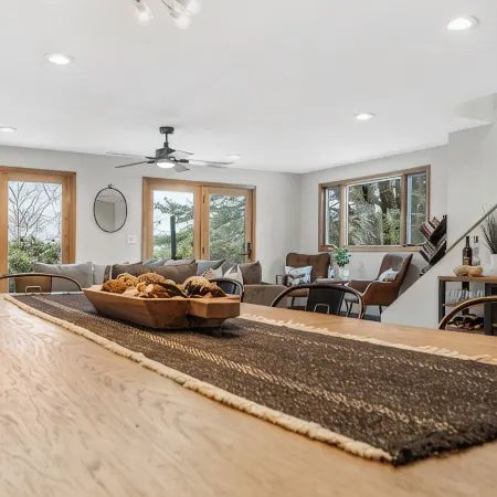 Charming 2-Bedroom Cottage with Game-Room and WiFi in Bolton Landing/Lake George
