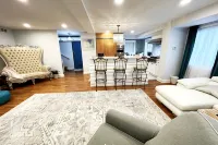 A Regal Retreat- Exclusive Parking Prime Local - Holiday bungalows
