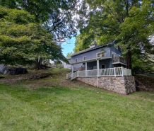 Charming 2 Bedroom Cottage in Peaceful New Canaan - Pet Friendly!