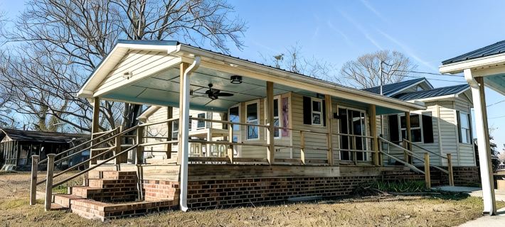 New! Lakefront Hideaway - Peaceful & Serene & Filled w Nature Hotels in Berkeley County