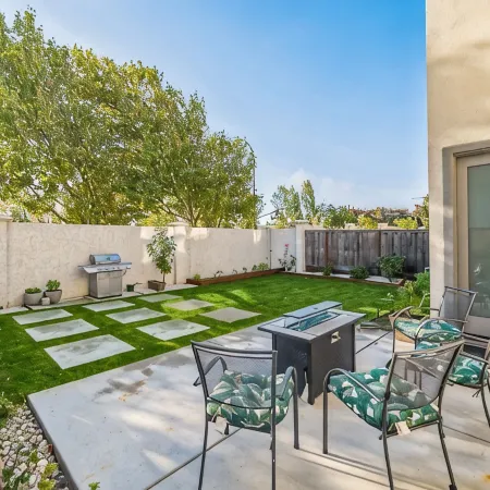 Modern Family-Friendly Home, Napa, Wine Country, Private Backyard, Fire Pit