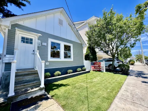 Unique Wildwood 3 BR 1,5 BA House in the Heart of town - 4-Star