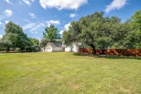 Elegant 5BR w/ Private Pool, Dock and Game Room - Pools