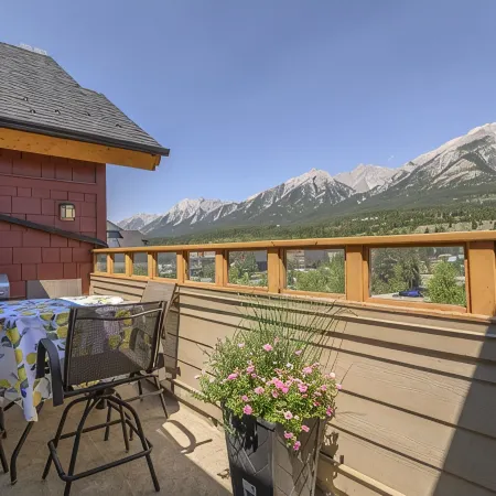 Penthouse Corner Unit with stunning Mountain View’s