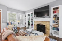 Charming 3-bedroom house with WiFi, AC in welcoming Lake Worth Beach - 4-Star