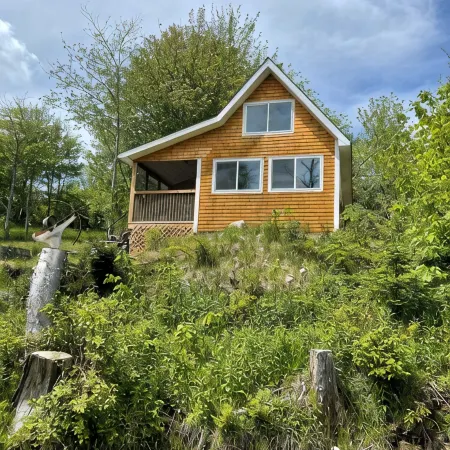 Bright and charming cabin on the Cabot Trail overlooking St. Ann’s bay.