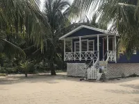 Beach Front Cottage in the heart of Placencia Village - 3 ดาว