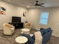 Cozy Modern House Near Interstate, Amusement Parks, Hospital, 20 Min from Beach - Boutique