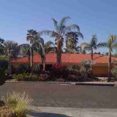 3 Bdrm Luxury. Gourmet Kitchen/Pool/Spa/Walk to Shops. Pets OK. Short/Long Term Hotel Exterior