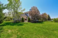 Harbor School House - Private home, great outdoor space, 5 minute walk downtown - Wi-Fi