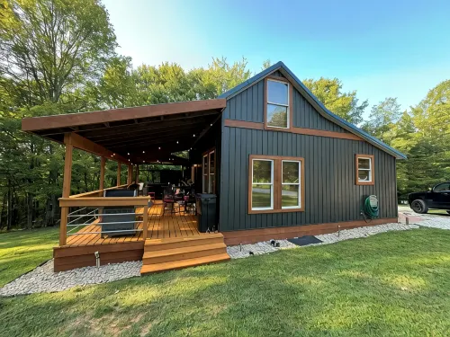 Cabin in Hocking Hills with Hot Tub, Fire Pit and Covered Back Deck. - homestay